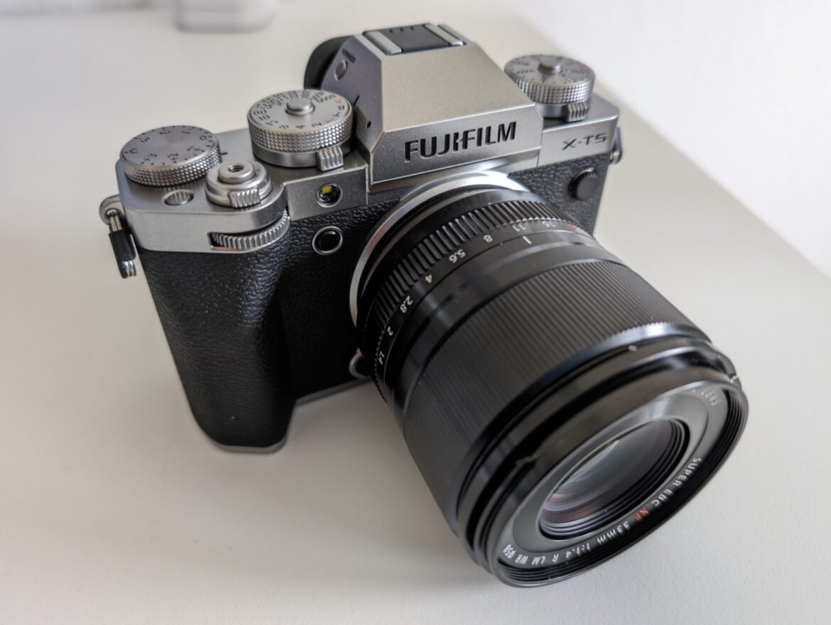 عدسة تامرون 16-50mm F2.8 الجديدة: زوم سريع لكاميرات APS-C بسعر يبدأ من 529 دولاراً